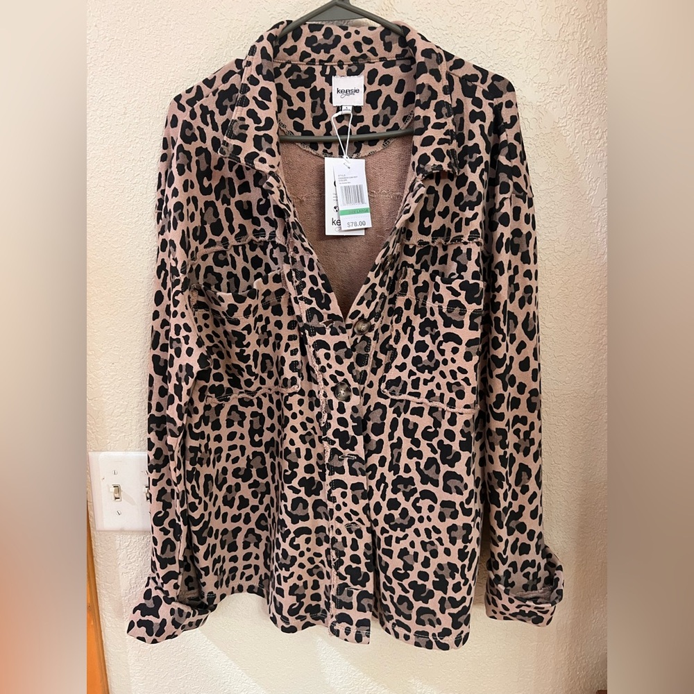 Women’s casual leopard print jacket size large, new with tags.